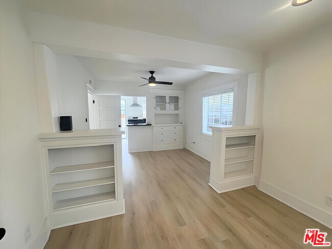 Building Photo - 657 Navy St