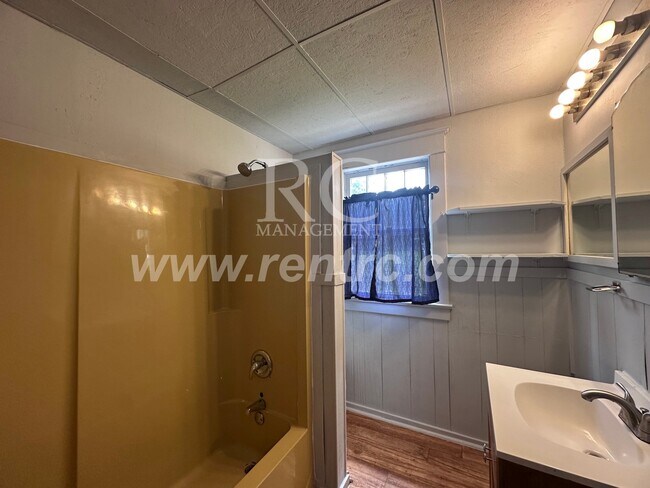 Photo - 917 Seminary-