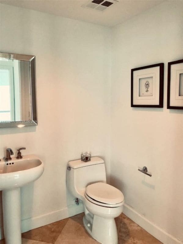 Photo - 3101 S Ocean Dr Unidad 2406