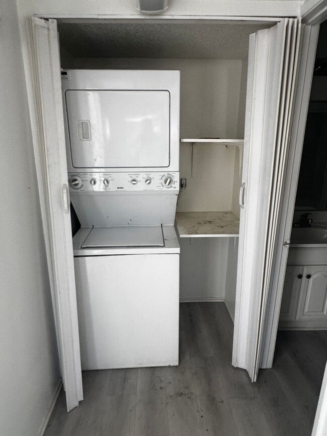 Photo - SPACIOUS AND REMODELED 1 BEDROOM 1 BATH, SECOND FLOOR UNIT Unidad Sylvia D