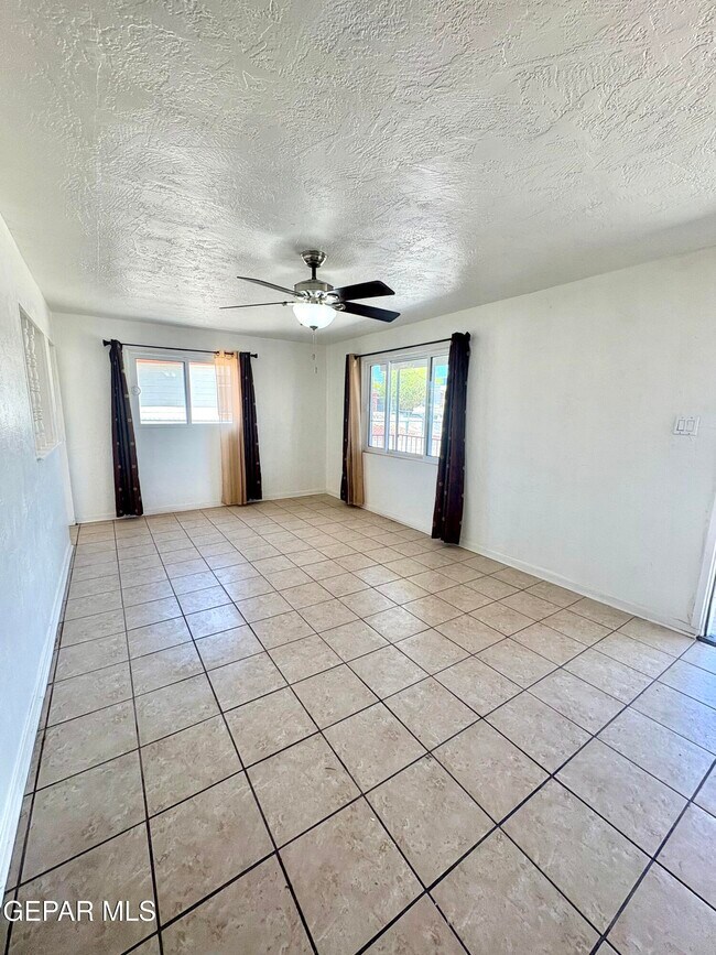 Photo - 517 Bataan Cir