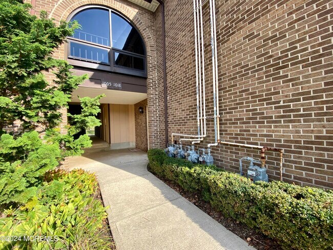 Photo - 1015 Wellington Pl