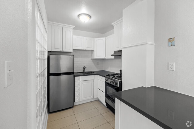 1 BD, 1 BA - 645 Stockton Street
