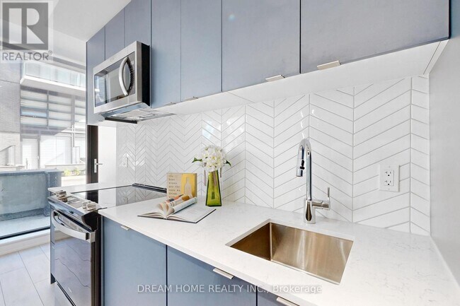 Photo - 1612 Charles St