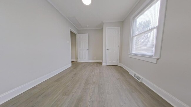 Photo - 414 E Peachtree Dr