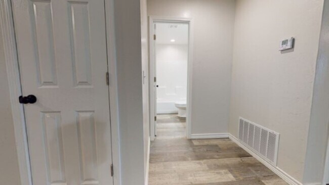 Photo - 415 James St