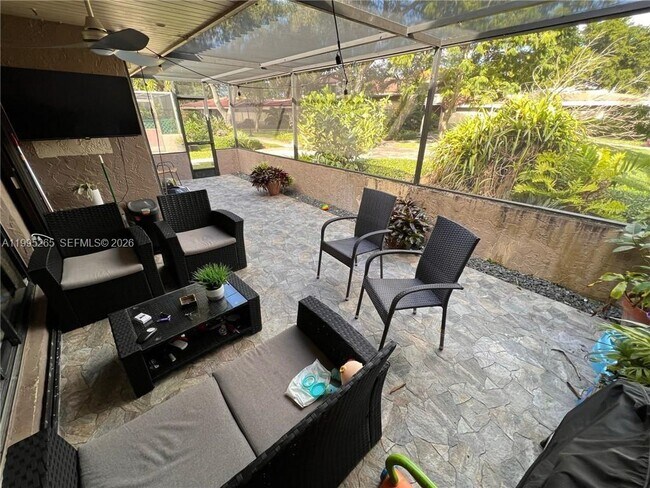 Photo - Bonnie Brae Way, Hollywood, FL 33021 - 3 BR 2 BA townhouse