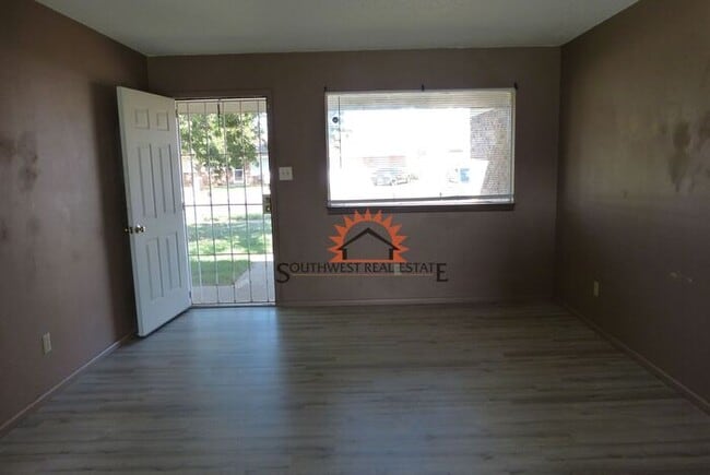 Photo - Spacious 3 bedroom 2 bathroom home.
