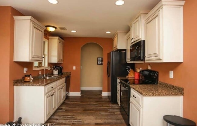 Photo - Charming 3 Bed, 2 Bath in Perry Home with 1232 Sq Ft - Move-In Ready!