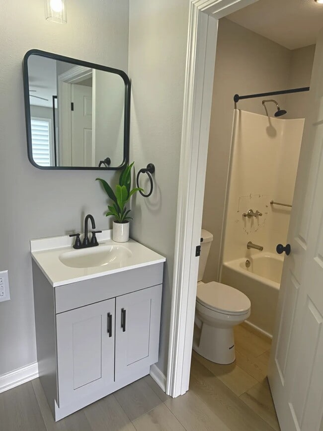 Photo - Discover Sky at Murphy: Comfort, Security, and Style for You Unidad 34