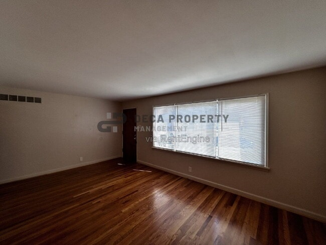 10205 Cabot Dr