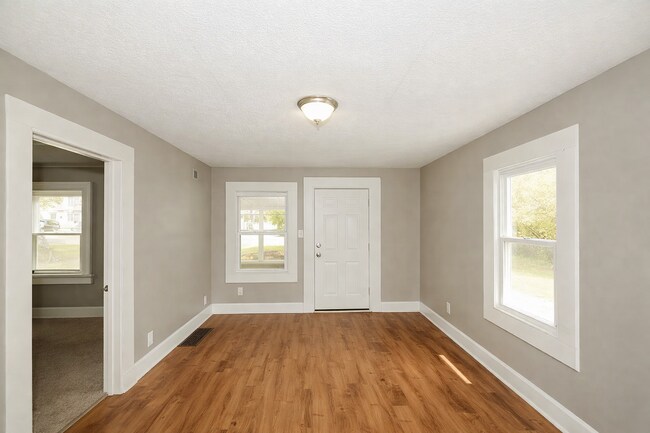 Photo - 3750 N Kercheval Dr