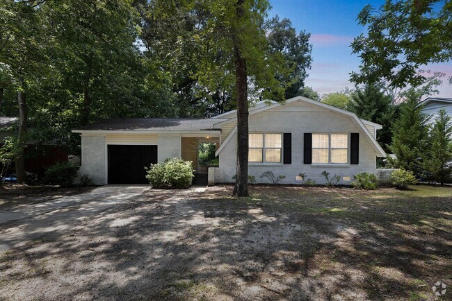 Building Photo - Spacious 4BR House in Fayetteville