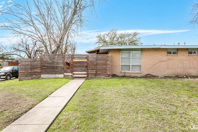Building Photo - 701 Royal Crest Dr Rental