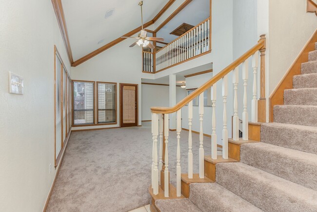 Photo - 18242 Vinland Dr