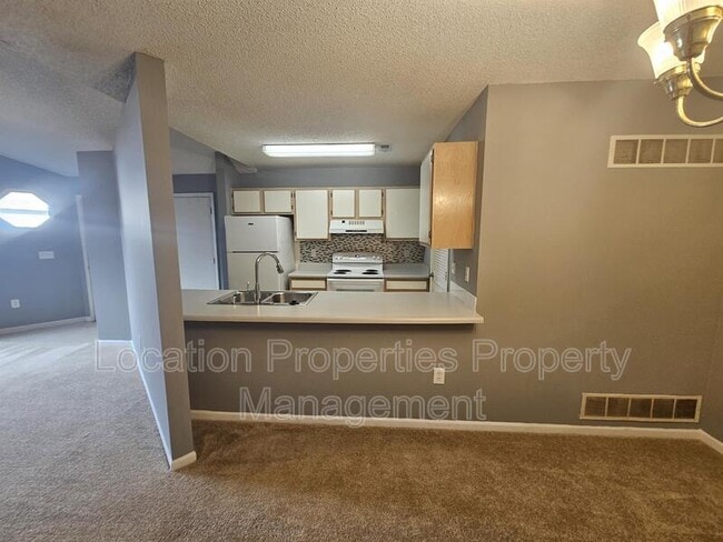 Photo - 3923 Overland Dr