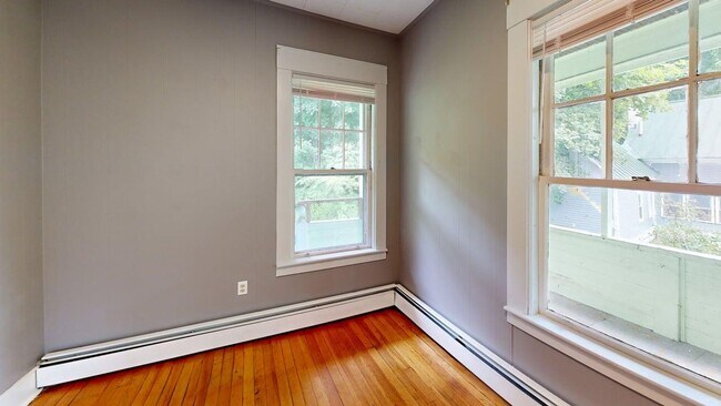 27 Maple St Unit 2