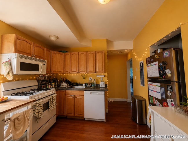 Building Photo - 58 Brookside Ave