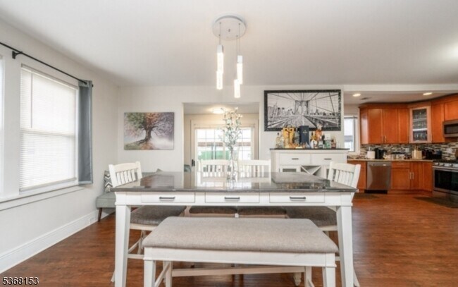 Photo - 372 W Hazelwood Ave