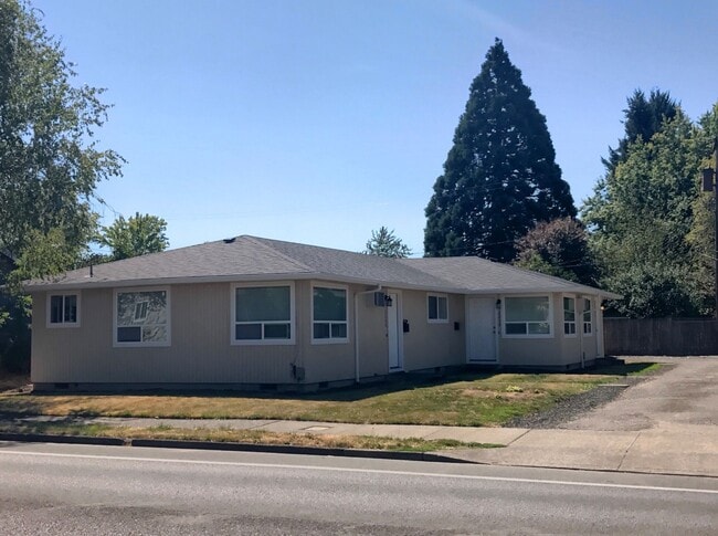 Building Photo - 2 Bedroom Duplex ~ Close to Campus Unit 2250 NW Grant