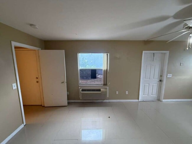 Photo - 709 Orchid Dr