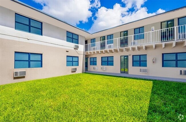 Building Photo - 110 NW 7th Ave Unit 14 Rental