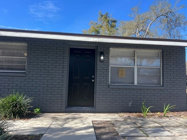 Building Photo - 9321 Goldenrod Rd Unit A