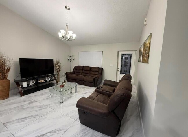 Photo - 1082 SW Bellevue Ave