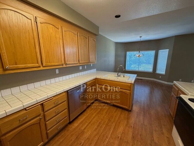 Photo - Updated Townhouse in Clayton Available for Lease now!