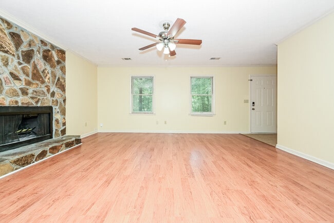 Photo - 155 Victoria Dr