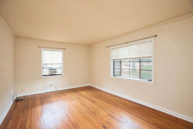 Photo - 1339 Briarwood Dr NE