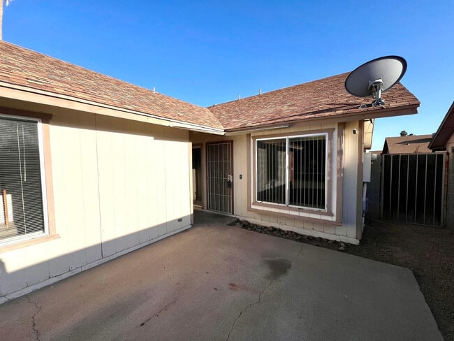 Photo - 953 W Emelita Cir