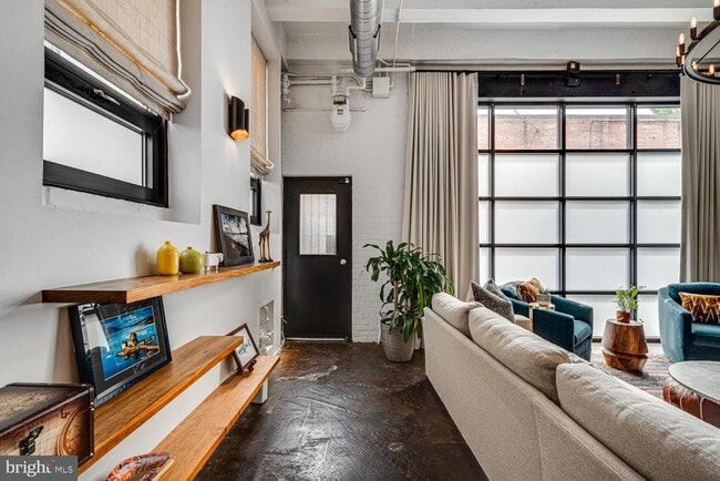 Photo - 1413 Swann St NW