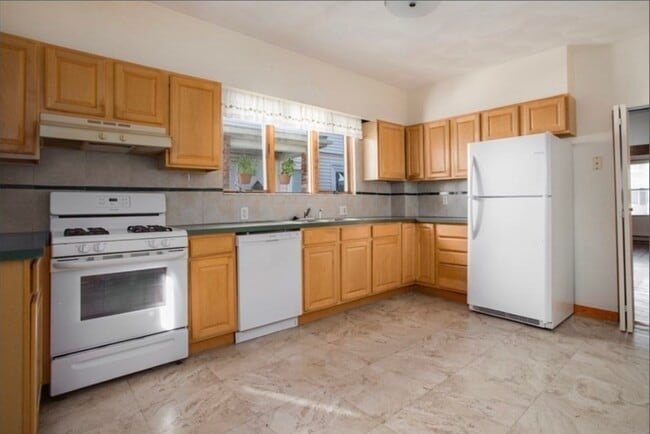 Building Photo - 248 Spring St Unit 1