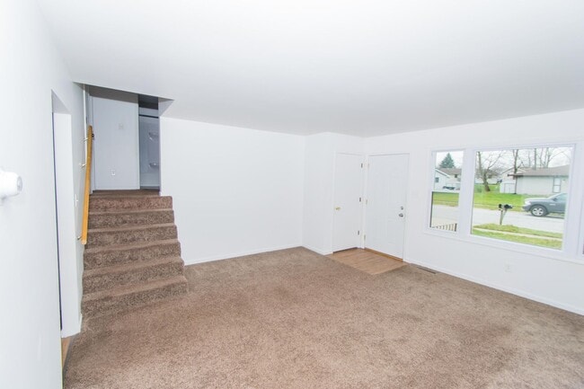 Photo - Spacious 2 bedroom / 1 bathroom Duplex for...