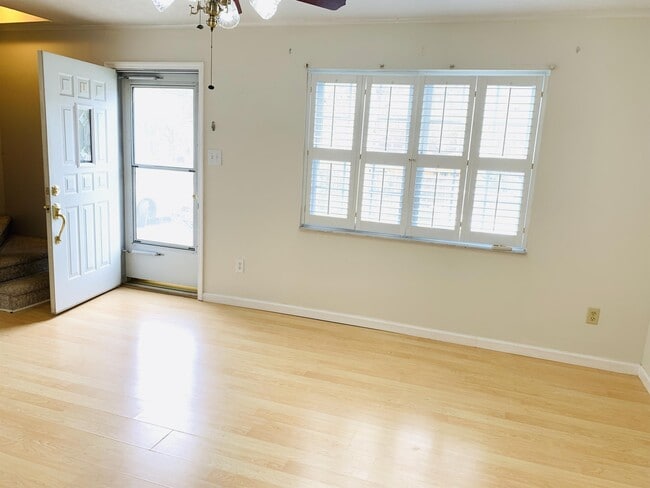 Photo - 6820 Linville Dr