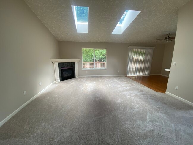Photo - 748 Mule Deer St NW