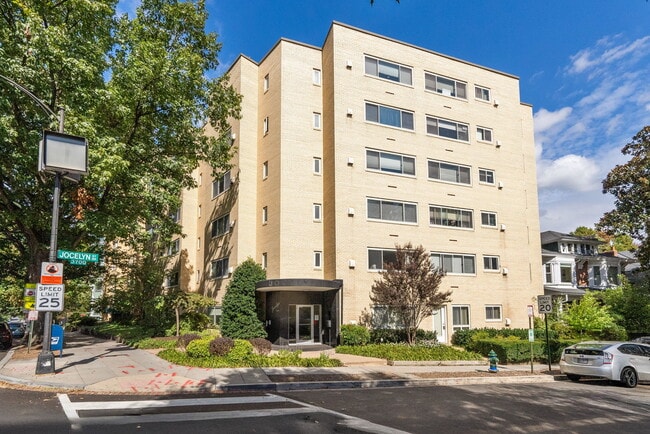 Building Photo - 5315 Connecticut Ave NW Unit 502