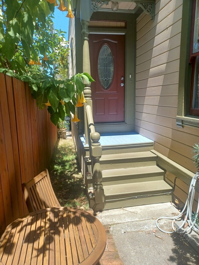 Puerta principal - 924 Virginia St