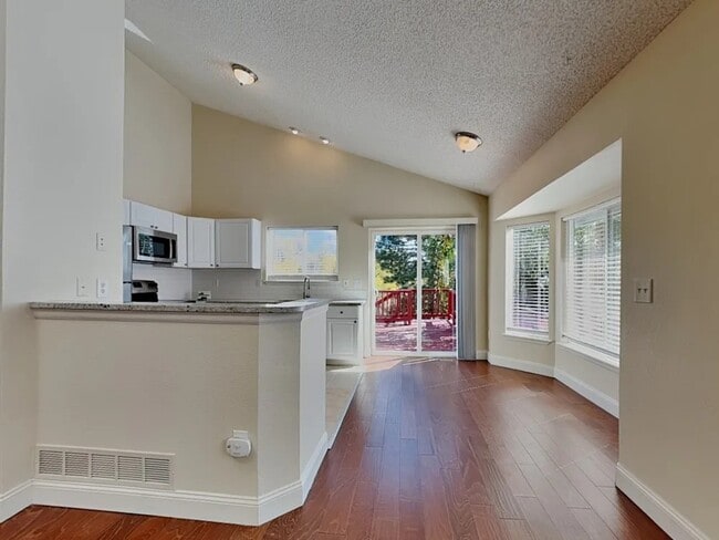 Photo - 21905 Saddlebrook Ct