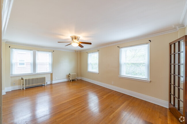 1BR, 1BA - 650SF - Living Room