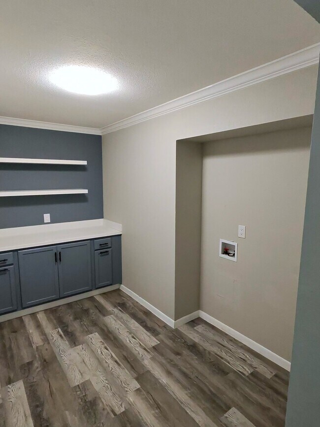 Photo - 904 Westview Cir