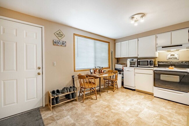 Kitchen - 1072 Mitchell Ave Unit C