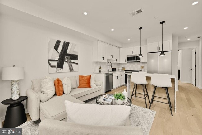 Photo - 2610 41st St NW Unit 5