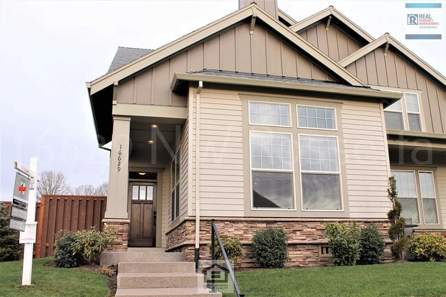 Building Photo - Beautiful 3 BR/2.5 BA Home in Desirable Bethany Neighborhood