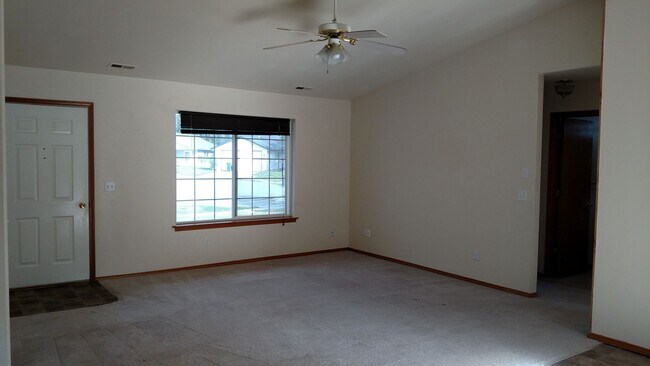 Photo - 3 Bed/2 Bath in Heartland