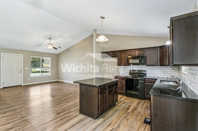 Photo - Large 4 bedroom 3 bathroom duplex