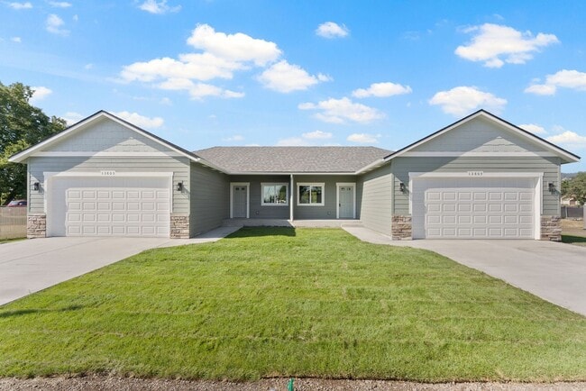 Photo - Newly built 4 Bedroom Duplex With Garage