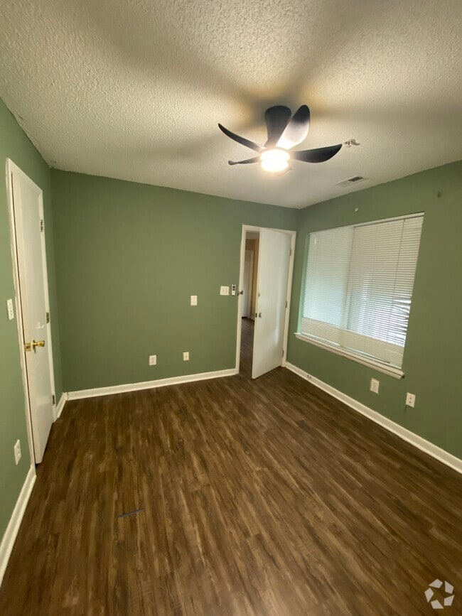 Building Photo - 1221 University Ct Rental