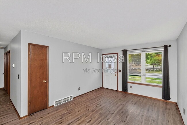 Photo - 1614 NW Applewood St